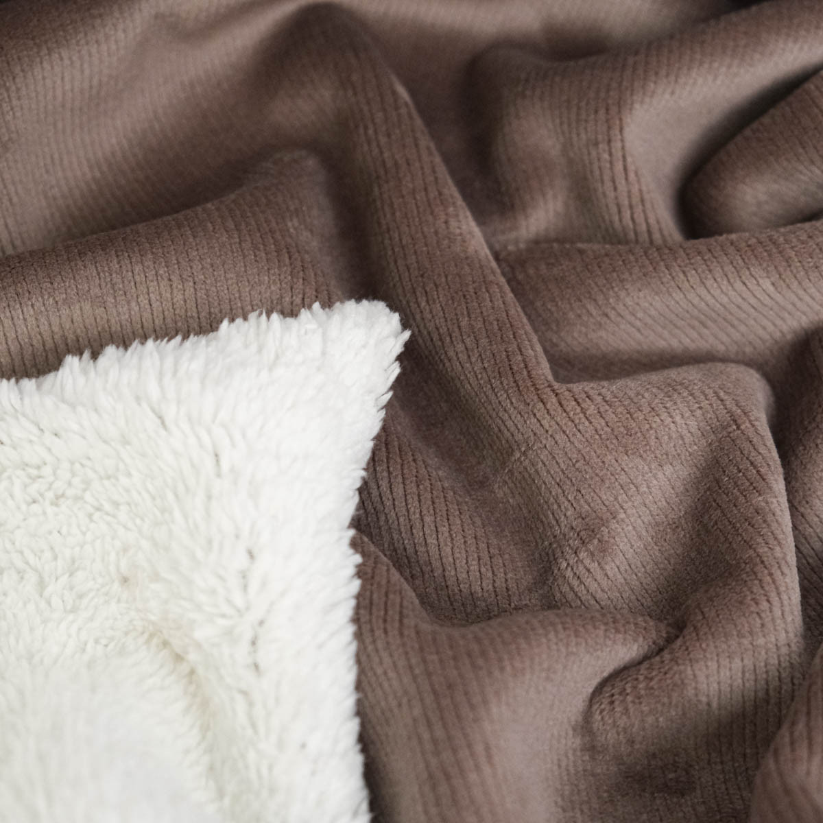 Velours Milleraies Taupe Envers Sherpa - Maison Klem